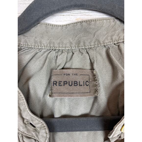 For The Republic Women’s XS Gray Green Long Sleeve Tencel Button-Up Blouse - Picture 3 of 4